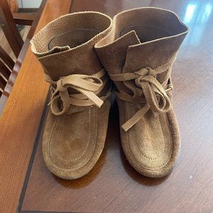 Steger Mukluk ankle moccasins, size 7 in perfect used condition